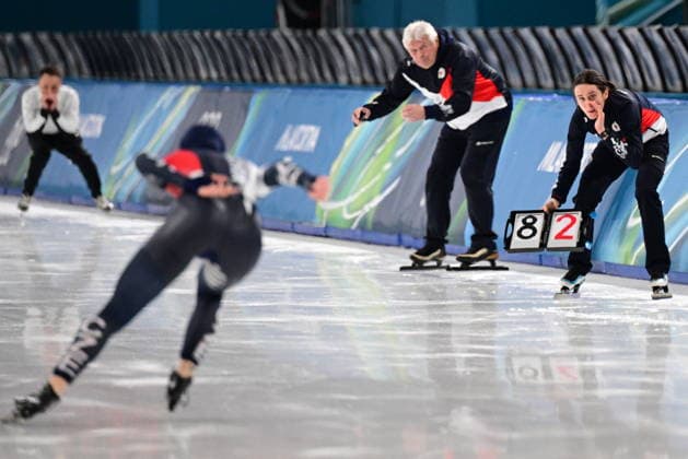XXV Winter Olympic Games, Olympische Spiele, Olympia, OS in Milan, Italy, on February 20, 2026. Speed skating, Eisschnelllauf Women s 1500m. From left Nikola Zdrahalova of Czech Republic, coach Petr Novak and Martina Sablikova of Czech Republic. (CTKxPhoto MichalxKamaryt) CTKPhotoP2026022008296  CTKPhotoP2026022008296