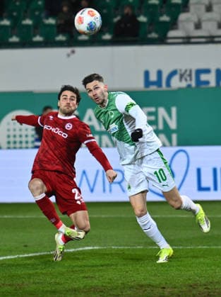 20.02.2026 - Fussball - Saison 2025 2026 - 2. Fussball - Bundesliga - 23. Spieltag: SpVgg Greuther Fürth ( Kleeblatt SGF ) - DSC Arminia Bielefeld - Sportfoto Zink - xwoxzix - DFL regulations prohibit any use of photographs as image sequences and or quasi-video - only for editorial use - Branimir Hrgota (10, SpVgg Greuther Fürth ) erzielt Treffer Tor Torschuß zum 1:0 gegen Christopher Lannert (24, Arminia Bielefeld ) Jonas Kersken (1, Arminia Bielefeld )