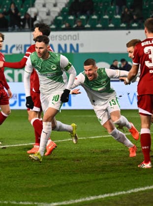 20.02.2026 - Fussball - Saison 2025 2026 - 2. Fussball - Bundesliga - 23. Spieltag: SpVgg Greuther Fürth ( Kleeblatt SGF ) - DSC Arminia Bielefeld - Sportfoto Zink - xwoxzix - DFL regulations prohibit any use of photographs as image sequences and or quasi-video - only for editorial use - Torjubel Jubel Freude nach Treffer Tor Torschuß zum 1:0 durch Branimir Hrgota (10, SpVgg Greuther Fürth ) - Branimir Hrgota (10, SpVgg Greuther Fürth ) Jan Elvedi (15, SpVgg Greuther Fürth )