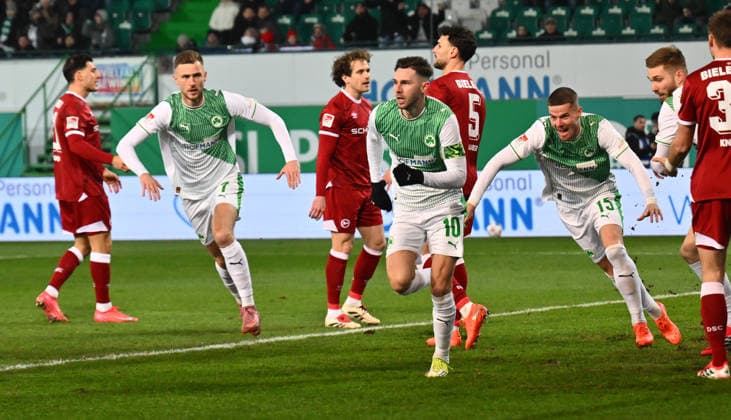 20.02.2026 - Fussball - Saison 2025 2026 - 2. Fussball - Bundesliga - 23. Spieltag: SpVgg Greuther Fürth ( Kleeblatt SGF ) - DSC Arminia Bielefeld - Sportfoto Zink - xwoxzix - DFL regulations prohibit any use of photographs as image sequences and or quasi-video - only for editorial use - Torjubel Jubel Freude nach Treffer Tor Torschuß zum 1:0 durch Branimir Hrgota (10, SpVgg Greuther Fürth ) -