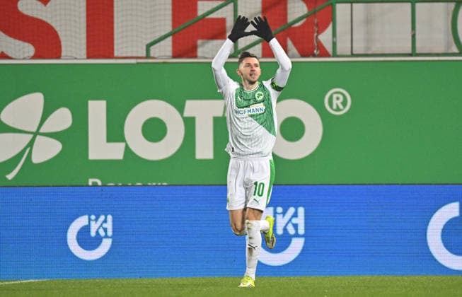 20.02.2026 - Fussball - Saison 2025 2026 - 2. Fussball - Bundesliga - 23. Spieltag: SpVgg Greuther Fürth ( Kleeblatt SGF ) - DSC Arminia Bielefeld - Sportfoto Zink MeZi - xmexzix - DFL regulations prohibit any use of photographs as image sequences and or quasi-video - only for editorial use - Torjubel Jubel Freude nach Treffer Tor Torschuß zum 1:0 durch Branimir Hrgota (10, SpVgg Greuther Fürth )