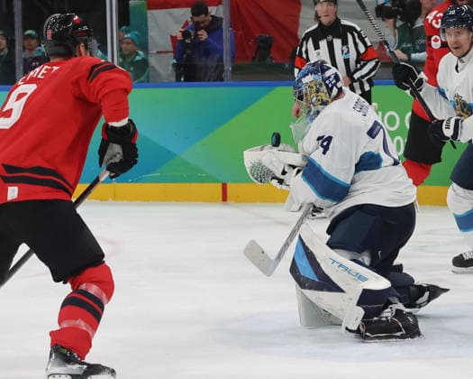 February 20, 2026, Milan, Lombardy, Italy: Juuse Saros (74) of Team Finland stops a shot against Team Canada in a men s Ice hockey, Eishockey semifinal during the Milano Cortina 2026 Olympic Winter games, Winterspiele,Spiele, Summer games at Milano Santagiulia Ice Hockey Arena Olympics 2026: Milano Cortina: Ice Hockey-Men Semifinal- CAN-FIN  - ZUMAm117 20260220_oly_m117_014 Copyright: xDavidxMcIntyrex