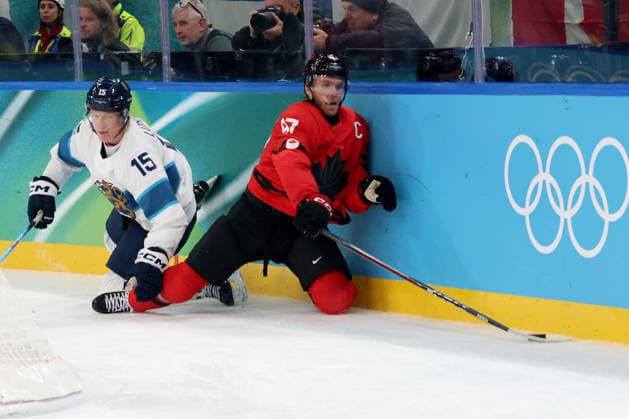 February 20, 2026, Milan, Lombardy, Italy: Connor McDavid (97) of Team Canada and Anton Lundell (15) of Team Finland in a men s Ice hockey, Eishockey semifinal during the Milano Cortina 2026 Olympic Winter games, Winterspiele,Spiele, Summer games at Milano Santagiulia Ice Hockey Arena Olympics 2026: Milano Cortina: Ice Hockey-Men Semifinal- CAN-FIN  - ZUMAm117 20260220_oly_m117_017 Copyright: xDavidxMcIntyrex