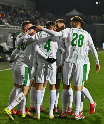 20.02.2026 - Fussball - Saison 2025 2026 - 2. Fussball - Bundesliga - 23. Spieltag: SpVgg Greuther Fürth ( Kleeblatt SGF ) - DSC Arminia Bielefeld - Sportfoto Zink - xwoxzix - DFL regulations prohibit any use of photographs as image sequences and or quasi-video - only for editorial use - Torjubel Jubel Freude nach Treffer Tor Torschuß zum 1:0 durch Branimir Hrgota (10, SpVgg Greuther Fürth ) -