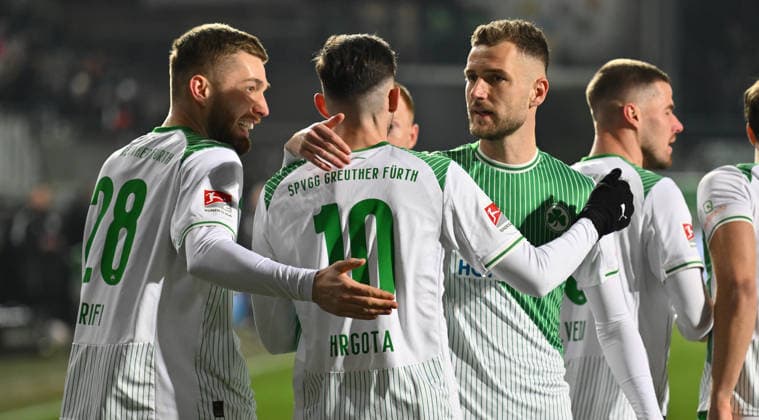 20.02.2026 - Fussball - Saison 2025 2026 - 2. Fussball - Bundesliga - 23. Spieltag: SpVgg Greuther Fürth ( Kleeblatt SGF ) - DSC Arminia Bielefeld - Sportfoto Zink - xwoxzix - DFL regulations prohibit any use of photographs as image sequences and or quasi-video - only for editorial use - Torjubel Jubel Freude nach Treffer Tor Torschuß zum 1:0 durch Branimir Hrgota (10, SpVgg Greuther Fürth ) - Doni Edon Arifi (28, SpVgg Greuther Fürth ) Branimir Hrgota (10, SpVgg Greuther Fürth ) Dennis Srbeny (7, SpVgg Greuther Fürth )