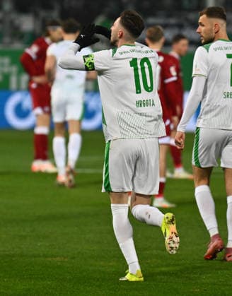 20.02.2026 - Fussball - Saison 2025 2026 - 2. Fussball - Bundesliga - 23. Spieltag: SpVgg Greuther Fürth ( Kleeblatt SGF ) - DSC Arminia Bielefeld - Sportfoto Zink - xwoxzix - DFL regulations prohibit any use of photographs as image sequences and or quasi-video - only for editorial use - Torjubel Jubel Freude nach Treffer Tor Torschuß zum 1:0 durch Branimir Hrgota (10, SpVgg Greuther Fürth ) -