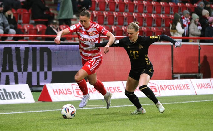 Anna Weiß , Anna Lena Stolze Zweikampf Spielszene Aktion Fußball Fussball Bundesliga Damen Frauen Saison 2025 2026 20.02.2026 1.FC Union Berlin vs. 1.FC Köln DFL regulations prohibit any use of photographs as image sequences and or quasi-video