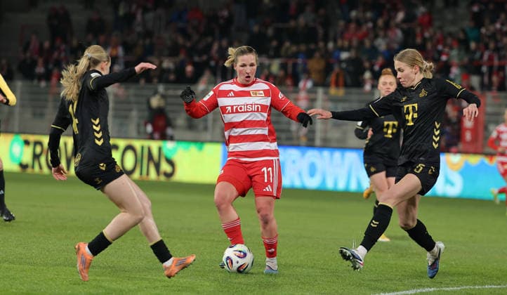 Carlotta Imping, Dina Orschmann am Ball, Celina Degen Zweikampf Spielszene Aktion Fußball Fussball Bundesliga Damen Frauen Saison 2025 2026 20.02.2026 1.FC Union Berlin vs. 1.FC Köln DFL regulations prohibit any use of photographs as image sequences and or quasi-video