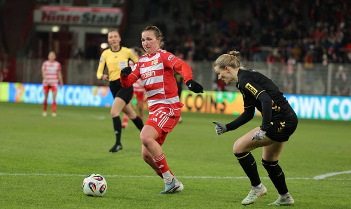 Dina Orschmann am Ball, Anna Lena Stolze Zweikampf Spielszene Aktion Fußball Fussball Bundesliga Damen Frauen Saison 2025 2026 20.02.2026 1.FC Union Berlin vs. 1.FC Köln DFL regulations prohibit any use of photographs as image sequences and or quasi-video