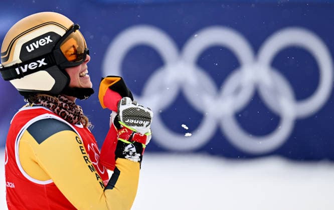 (260220) -- LIVIGNO, Feb. 20, 2026 -- Daniela Maier of Germany celebrates during the big final of the freestyle skiing women s ski cross event at the Milan-Cortina 2026 Olympic Winter games, Winterspiele,Spiele, Summer games in Livigno, Italy, Feb. 20, 2026. ) (MICO2026)ITALY-LIVIGNO-OLYMPIC WINTER GAMES-FREESTYLE SKIING-WOMEN S SKI CROSS ZhangxHongxiang 
