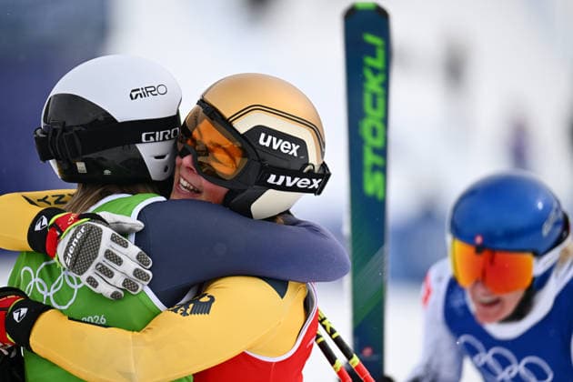 (260220) -- LIVIGNO, Feb. 20, 2026 -- Daniela Maier (C) of Germany hugs Sandra Naeslund of Sweden after the big final of the freestyle skiing women s ski cross event at the Milan-Cortina 2026 Olympic Winter games, Winterspiele,Spiele, Summer games in Livigno, Italy, Feb. 20, 2026. ) (MICO2026)ITALY-LIVIGNO-OLYMPIC WINTER GAMES-FREESTYLE SKIING-WOMEN S SKI CROSS ZhangxHongxiang 