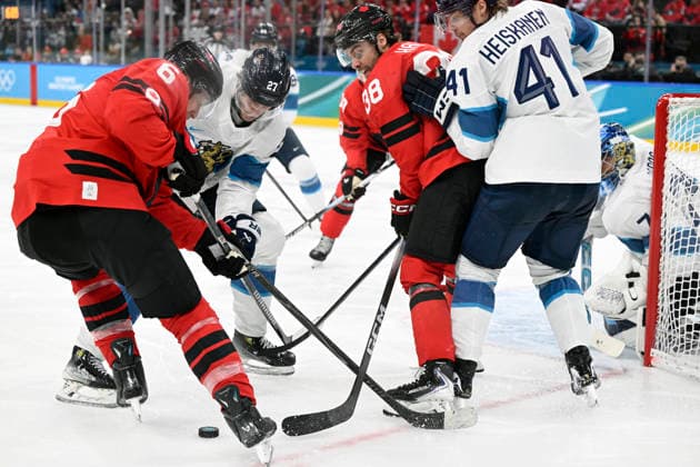 MILANO, ITALIEN 20260220 Kanadas Travis Sanheim, Finlands Eeto Luostarinen, Kanadas Brandon Hagel och Finlands Miro Heiskanen under herrarnas semifinal i ishockey mellan Kanada och Finland i Santagiulia Arena under OS i Milano. *** Bilden ingar i SPORTPAKET. För övriga BETALBILD *** MILANO ITALIEN x10070x *** MILANO, ITALY 20260220 Canadas Travis Sanheim, Finlands Eeto Luostarinen, Canadas Brandon Hagel and Finlands Miro Heiskanen during the mens ice hockey semi-final between Canada and Finland at the Santagiulia Arena during the Milan Olympics Picture in SPORT PACKAGE For others PAY PICTURE MILANO ITALY x10070x  Copyright: xJessicaxGow TTx OS 2026 ISHOCKEY KANADA-FINLAND SEMIFINAL