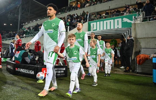 20.02.2026 - Fussball - Saison 2025 2026 - 2. Fussball - Bundesliga - 23. Spieltag: SpVgg Greuther Fürth ( Kleeblatt SGF ) - DSC Arminia Bielefeld - Sportfoto Zink - xwoxzix - DFL regulations prohibit any use of photographs as image sequences and or quasi-video - only for editorial use - Sayfallah Ltaief (47, SpVgg Greuther Fürth ) läuft ein