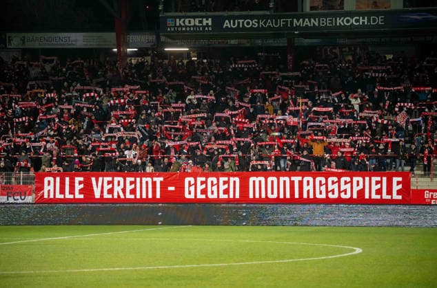 Fußball, Frauen, Saison 2025 2026, Google Pixel Frauen-Bundesliga (19. Spieltag), 1. FC Union Berlin - 1. FC Köln, Fans von Köln im Gästeblock, 20.02. 2026, Copyright: xMatthiasxKochx