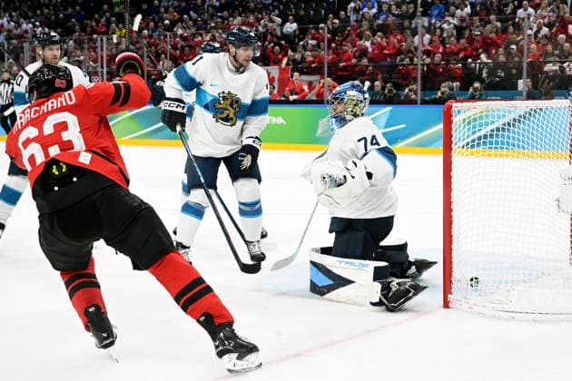 MILANO, ITALIEN 20260220 Finlands malvakt Juuse Saros släpper in 2-2 i slutet av den tredje perioden under herrarnas semifinal i ishockey mellan Kanada och Finland i Santagiulia Arena under OS i Milano. *** Bilden ingar i SPORTPAKET. För övriga BETALBILD *** MILANO ITALIEN x10070x *** MILANO, ITALY 20260220 Finlands goalkeeper Juuse Saros concedes 2 goals at the end of the third period during the mens ice hockey semi-final between Canada and Finland at the Santagiulia Arena during the Milan Olympics Picture in SPORTS PACKAGE For others PAY PICTURE MILANO ITALY x10070x  Copyright: xJessicaxGow TTx OS 2026 ISHOCKEY KANADA-FINLAND SEMIFINAL