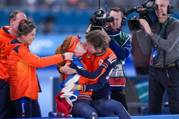 2026-02-20 - Milano Cortina 2026 Winter Olympics 1500m Women MILAN, ITALY - FEBRUARY 20: Coach Yvonne van Gennip, Coach Gerard van Velde of Netherlands, Antoinette Rijpma-De Jong of Netherlands during the 1500m Women on day 16 of the Milano Cortina 2026 Winter Olympics at the Milano Speed skating, Eisschnelllauf Arena on February 20, 2026 in Milan, Italy Milan Milano Speed Skating Arena Italy Content not available for redistribution in The Netherlands directly or indirectly through any third parties. Copyright: xAndrexWeeningx