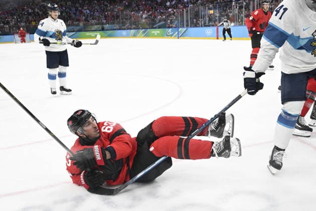 MILANO, ITALIEN 20260220 Kanadas Brad Marchand pa isen under herrarnas semifinal i ishockey mellan Kanada och Finland i Santagiulia Arena under OS i Milano. *** Bilden ingar i SPORTPAKET. För övriga BETALBILD *** MILANO ITALIEN x10070x *** MILANO, ITALY 20260220 Canadas Brad Marchand on the ice during the mens ice hockey semi-final between Canada and Finland at the Santagiulia Arena during the Milan Olympics Picture in SPORTS PACKAGE For others PAY PICTURE MILANO ITALY x10070x  Copyright: xJessicaxGow TTx OS 2026 ISHOCKEY KANADA-FINLAND SEMIFINAL
