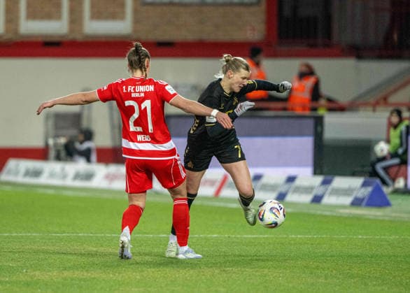 Fußball, Frauen, Saison 2025 2026, Google Pixel Frauen-Bundesliga (19. Spieltag), 1. FC Union Berlin - 1. FC Köln, v. l. Anna Weiß (1. FC Union), Anna-Lena Stolze (Köln), 20.02. 2026, Copyright: xMatthiasxKochx