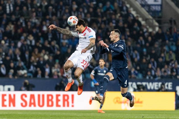 2. Fußball Bundesliga: VfL Bochum - 1. FC Nürnberg; 20.02.2026 Adriano Grimaldi (1. FC Nürnberg, 33), Erhan Masovic (VfL Bochum, 4) 2. Fußball Bundesliga: VfL Bochum - 1. FC Nürnberg; Vonovia-Ruhrstadion, Bochum; 20.02.2026 DFL regulations prohibit any use of photographs as image sequences and or quasi video.