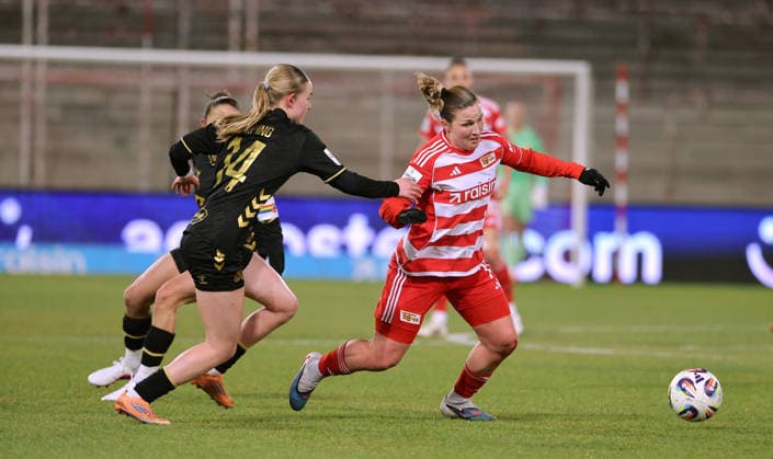 Carlotta Imping, Dina Orschmann am Ball Zweikampf Spielszene Aktion Fußball Fussball Bundesliga Damen Frauen Saison 2025 2026 20.02.2026 1.FC Union Berlin vs. 1.FC Köln DFL regulations prohibit any use of photographs as image sequences and or quasi-video