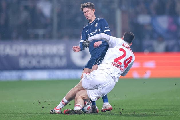 20.02.2026, Fußball, VfL Bochum - 1. FC Nürnberg, 2. Fußball Bundesliga, 23. Spieltag, Vonovia Ruhrstadion, Saison 2025 2026: Luka Lochoshvili (1FC Nuernberg 24) im Zweikampf gegen Oliver Olsen (VfL Bochum 13) DFB regulations prohibit any use of photographs as image sequences and or quasi-video. Nordrhein-Westfalen Deutschland