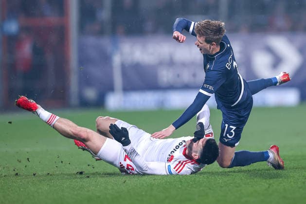20.02.2026, Fußball, VfL Bochum - 1. FC Nürnberg, 2. Fußball Bundesliga, 23. Spieltag, Vonovia Ruhrstadion, Saison 2025 2026: Luka Lochoshvili (1FC Nuernberg 24) im Zweikampf gegen Oliver Olsen (VfL Bochum 13) DFB regulations prohibit any use of photographs as image sequences and or quasi-video. Nordrhein-Westfalen Deutschland