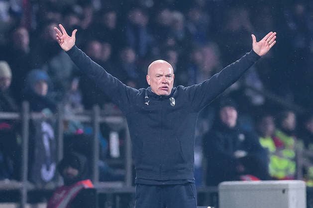 20.02.2026, Fußball, VfL Bochum - 1. FC Nürnberg, 2. Fußball Bundesliga, 23. Spieltag, Vonovia Ruhrstadion, Saison 2025 2026: Cheftrainer Uwe Rösler (VfL Bochum hc) gestikulierend am Spielfeldrand DFB regulations prohibit any use of photographs as image sequences and or quasi-video. Nordrhein-Westfalen Deutschland