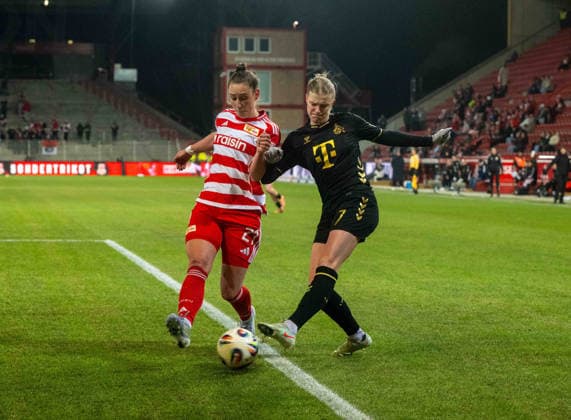 Fußball, Frauen, Saison 2025 2026, Google Pixel Frauen-Bundesliga (19. Spieltag), 1. FC Union Berlin - 1. FC Köln, v. l. Anna Weiß (1. FC Union), Anna-Lena Stolze (Köln), 20.02. 2026, Copyright: xMatthiasxKochx