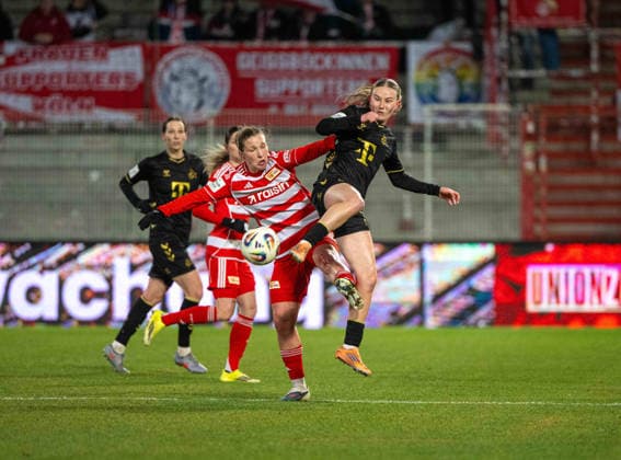 Fußball, Frauen, Saison 2025 2026, Google Pixel Frauen-Bundesliga (19. Spieltag), 1. FC Union Berlin - 1. FC Köln, v. l. Dina Orschmann (1. FC Union), Carlotta Imping (Köln), 20.02. 2026, Copyright: xMatthiasxKochx