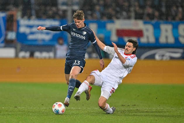 v. li. im Zweikampf Oliver Olsen (Bochum 13) Tom Baack (Nuernberg 5) 20.02.2026 Fussball VfL Bochum vs 1. FC Nuernberg, Vonovia Ruhrstadion, Bochum, DFB DFL REGULATIONS PROHIBIT ANY USE OF PHOTOGRAPHS AS IMAGE SEQUENCES AND OR QUASI-VIDEO