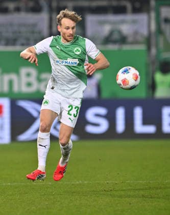 20.02.2026 - Fussball - Saison 2025 2026 - 2. Fussball - Bundesliga - 23. Spieltag: SpVgg Greuther Fürth ( Kleeblatt SGF ) - DSC Arminia Bielefeld - Sportfoto Zink - xwoxzix - DFL regulations prohibit any use of photographs as image sequences and or quasi-video - only for editorial use - Jannik Dehm ( 23, SpVgg Greuther Fürth ) Freisteller Einzelbild