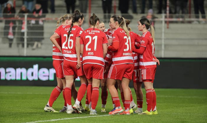 re. Dina Orschmann jubelt nach 1:0 Freude Emotion Jubel Fußball Fussball Bundesliga Damen Frauen Saison 2025 2026 20.02.2026 1.FC Union Berlin vs. 1.FC Köln DFL regulations prohibit any use of photographs as image sequences and or quasi-video