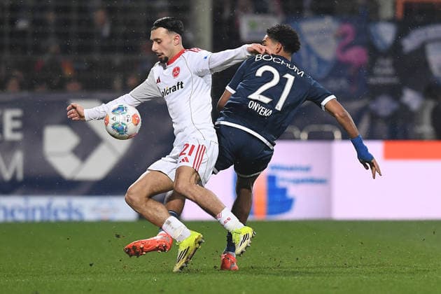 Fußball 2. Bundesliga 23. Spieltag VfL Bochum - 1. FC Nürnberg am 20.02.2026 im Vonovia Ruhrstadion in Bochum Berkay Yilmaz ( Nürnberg ), links - Francis Onyeka ( Bochum ), rechts DFL regulations prohibit any use of photographs as image sequences and or quasi-video.