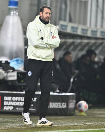 20.02.2026 - Fussball - Saison 2025 2026 - 2. Fussball - Bundesliga - 23. Spieltag: SpVgg Greuther Fürth ( Kleeblatt SGF ) - DSC Arminia Bielefeld - Sportfoto Zink - xwoxzix - DFL regulations prohibit any use of photographs as image sequences and or quasi-video - only for editorial use - Michael Mitch Kniat (Trainer Arminia Bielefeld )