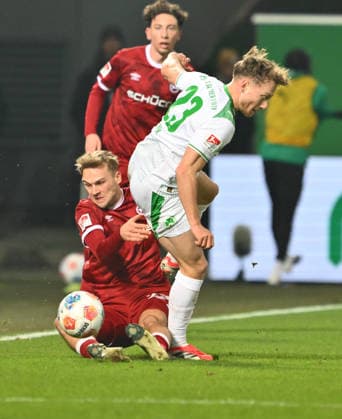 20.02.2026 - Fussball - Saison 2025 2026 - 2. Fussball - Bundesliga - 23. Spieltag: SpVgg Greuther Fürth ( Kleeblatt SGF ) - DSC Arminia Bielefeld - Sportfoto Zink - xwoxzix - DFL regulations prohibit any use of photographs as image sequences and or quasi-video - only for editorial use - Tim Handwerker (29, Arminia Bielefeld ) Jannik Dehm ( 23, SpVgg Greuther Fürth )