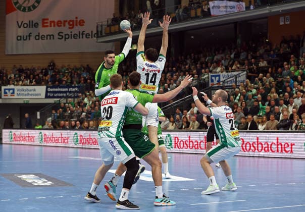 20.02.2026, xovx, Handball Daikin Handball Bundesliga, HSG Wetzlar - SC DHfK Leipzig v.l. William Bogojevic (SC DHfK Leipzig), Stefan Cavor (HSG Wetzlar), Josip Simic (HSG Wetzlar), Marko Mamic (SC DHfK Leipzig), Caspar Gauer (SC DHfK Leipzig) Wetzlar Buderus-Arena Hessen Deutschland (DE)