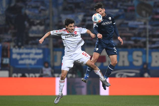 Fußball 2. Bundesliga 23. Spieltag VfL Bochum - 1. FC Nürnberg am 20.02.2026 im Vonovia Ruhrstadion in Bochum Tom Baack ( Nürnberg ), links - Cajetan Lenz ( Bochum ), rechts DFL regulations prohibit any use of photographs as image sequences and or quasi-video.