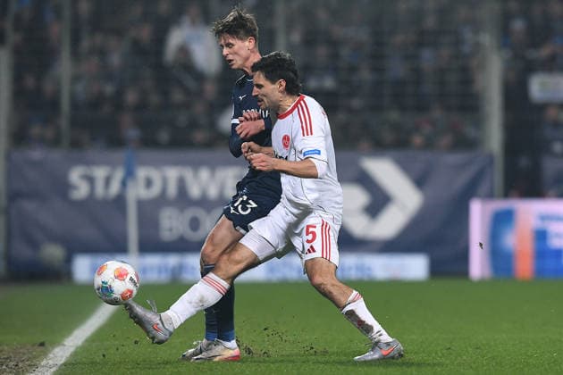 Fußball 2. Bundesliga 23. Spieltag VfL Bochum - 1. FC Nürnberg am 20.02.2026 im Vonovia Ruhrstadion in Bochum Tom Baack ( Nürnberg ), vorne - Oliver Olsen ( Bochum ), hinten DFL regulations prohibit any use of photographs as image sequences and or quasi-video.