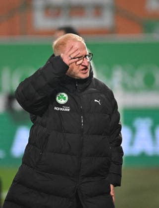 20.02.2026 - Fussball - Saison 2025 2026 - 2. Fussball - Bundesliga - 23. Spieltag: SpVgg Greuther Fürth ( Kleeblatt SGF ) - DSC Arminia Bielefeld - Sportfoto Zink MeZi - xmexzix - DFL regulations prohibit any use of photographs as image sequences and or quasi-video - only for editorial use - Heiko Vogel ( Trainer SpVgg Greuther Fürth ) sauer unzufrieden