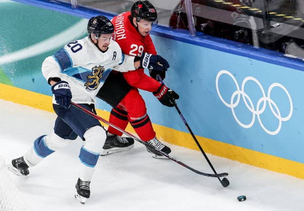 ITALY, MILAN - FEBRUARY 20, 2026: Finland s Sebastian Aho (L) and Canada s Nathan MacKinnon fight for the puck in a menâ€™s Ice hockey, Eishockey play-off semifinal match at the Milano Santagiulia Ice Hockey Arena, as part of the 2026 Winter Olympic Games, Olympische Spiele, Olympia, OS Peter Kovalev TASS  89005040