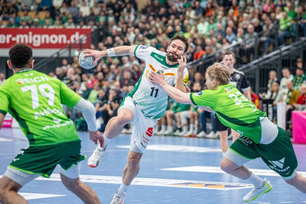Handball Bundesliga; HSG Wetzlar - SC DHfK Leipzig, 20.02.26 Lukas Binder (SC DHfK Leipzig, 11), Georg Löwen ((HSG Wetzlar, 33), Ahmed Nafea (HSG Wetzlar, 79) Handball Bundesliga; HSG Wetzlar - SC DHfK Leipzig: Wetzlar, 20.02.26 Copyright: xBEAUTIFULxSPORTS Roeczeyx