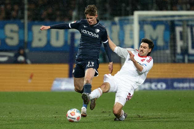 Bochum, Germany, 20.02.26, Olsen Oliver (Bochum) und Tom Baack (1.FC Nuernberg) im Zweikampf während des Spiels der 2. Bundesliga zwischen VfL 1848 Bochum - 1. FC Nuernberg im Vonovia Ruhrstadion in Bochum. (Photo by Joachim Bywaletz) DFB DFL REGULATIONS PROHIBIT ANY USE OF PHOTOGRAPHS AS IMAGE SEQUENCES AND OR QUASI-VIDEO.