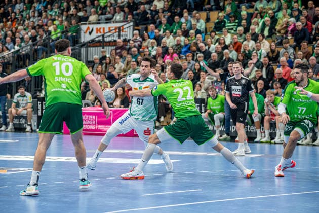 Handball Bundesliga; HSG Wetzlar - SC DHfK Leipzig, 20.02.26 Dean Bombac (SC DHfK Leipzig, 67), Jona Schoch (HSG Wetzlar, 22), Josip Simic (HSG Wetzlar, 10), Stefan Cavor (HSG Wetzlar, 77) Handball Bundesliga; HSG Wetzlar - SC DHfK Leipzig: Wetzlar, 20.02.26 Copyright: xBEAUTIFULxSPORTS Roeczeyx
