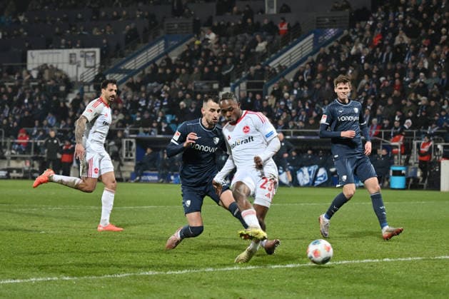 Ali Zoma (1. FC Nürnberg) erzielt das Tor zum 0:1, links Erhan Masovic (VfL Bochum) 20.02.2026, Fussball 2. Bundesliga, Saison 2025 2026, 23. Spieltag, VfL Bochum - 1. FC Nürnberg DFL regulations prohibit any use of photographs as image sequences and or quasi-video Bochum Vonovia Ruhrstadion Nordrhein Westfalen Deutschland