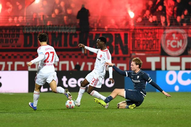 Rabby Nzingoula (1. FC Nuernberg) und Mats Pannewig (VfL Bochum) im Zweikampf waehrend des spiels der 2. Bundesliga zwischen VfL Bochum und 1. FC Nürnberg, Vonovia Ruhrstadion am 20. February 2026 in Bochum, Deutschland. (Foto von Ralf Treese DeFodi Images) +++ Rabby Nzingoula (1. FC Nuernberg) und Mats Pannewig (VfL Bochum) battle for the ball during the 2. Bundesliga match between VfL Bochum and 1. FC Nürnberg at Vonovia Ruhrstadion on February 20, 2026 in Bochum, Germany. (Photo by Ralf Treese DeFodi Images) (Photo by Ralf Treese DeFodi Images) -