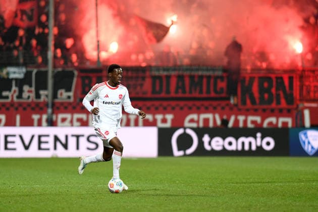 Rabby Nzingoula (1. FC Nuernberg) in Aktion, am Ball, Einzelaktion waehrend des spiels der 2. Bundesliga zwischen VfL Bochum und 1. FC Nürnberg, Vonovia Ruhrstadion am 20. February 2026 in Bochum, Deutschland. (Foto von Ralf Treese DeFodi Images) +++ Rabby Nzingoula (1. FC Nuernberg) controls the ball during the 2. Bundesliga match between VfL Bochum and 1. FC Nürnberg at Vonovia Ruhrstadion on February 20, 2026 in Bochum, Germany. (Photo by Ralf Treese DeFodi Images) (Photo by Ralf Treese DeFodi Images) -
