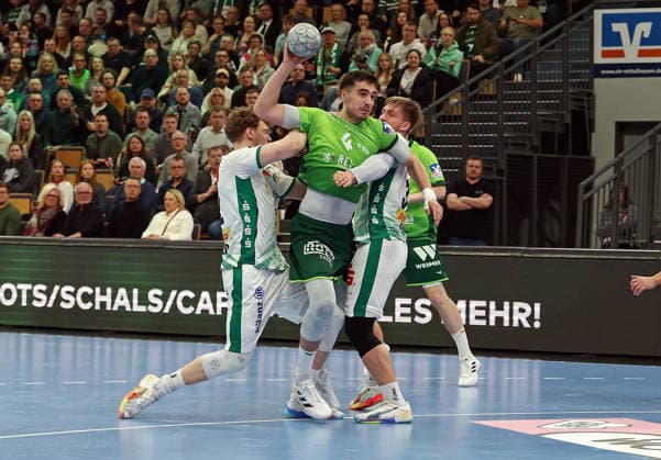20.02.2026, xovx, Handball Daikin Handball Bundesliga, HSG Wetzlar - SC DHfK Leipzig v.l. Tim Hertzfeld (SC DHfK Leipzig), Filip Vistorop (HSG Wetzlar), Franz Semper (SC DHfK Leipzig) Wetzlar Buderus-Arena Hessen Deutschland (DE)