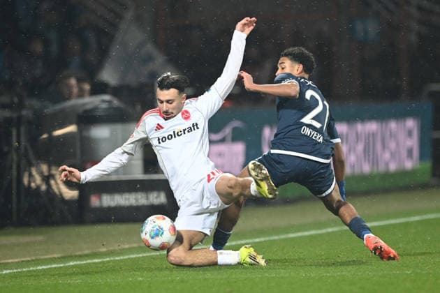 Francis ONYEKA (BO) gegen Javier FERNANDEZ (N) Fussball 2. Bundesliga, 23. Spieltag, matchday 23, VfL Bochum (BO) - 1. FC Nuernberg am 20.02.2026, Vonovia Ruhrstadion Bochum Deutschland. DFL regulations prohibit any use of photographs as image sequences and or quasi-video Ã‚Â