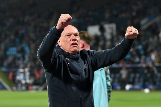 Trainer Uwe Rösler (VfL Bochum) gestikuliert, gestik, vor Spielbeginn waehrend des spiels der 2. Bundesliga zwischen VfL Bochum und 1. FC Nürnberg, Vonovia Ruhrstadion am 20. February 2026 in Bochum, Deutschland. (Foto von Ralf Treese DeFodi Images) +++ Trainer Uwe Rösler (VfL Bochum) gestures during the 2. Bundesliga match between VfL Bochum and 1. FC Nürnberg at Vonovia Ruhrstadion on February 20, 2026 in Bochum, Germany. (Photo by Ralf Treese DeFodi Images) (Photo by Ralf Treese DeFodi Images) -