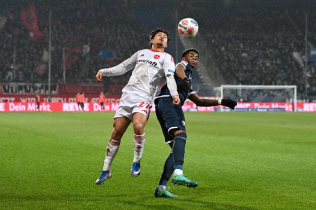 Justin von der Hitz (1. FC Nuernberg) und Farid Alfa-Ruprecht (VfL Bochum) im Zweikampf waehrend des spiels der 2. Bundesliga zwischen VfL Bochum und 1. FC Nürnberg, Vonovia Ruhrstadion am 20. February 2026 in Bochum, Deutschland. (Foto von Ralf Treese DeFodi Images) +++ Justin von der Hitz (1. FC Nuernberg) und Farid Alfa-Ruprecht (VfL Bochum) battle for the ball during the 2. Bundesliga match between VfL Bochum and 1. FC Nürnberg at Vonovia Ruhrstadion on February 20, 2026 in Bochum, Germany. (Photo by Ralf Treese DeFodi Images) (Photo by Ralf Treese DeFodi Images) -